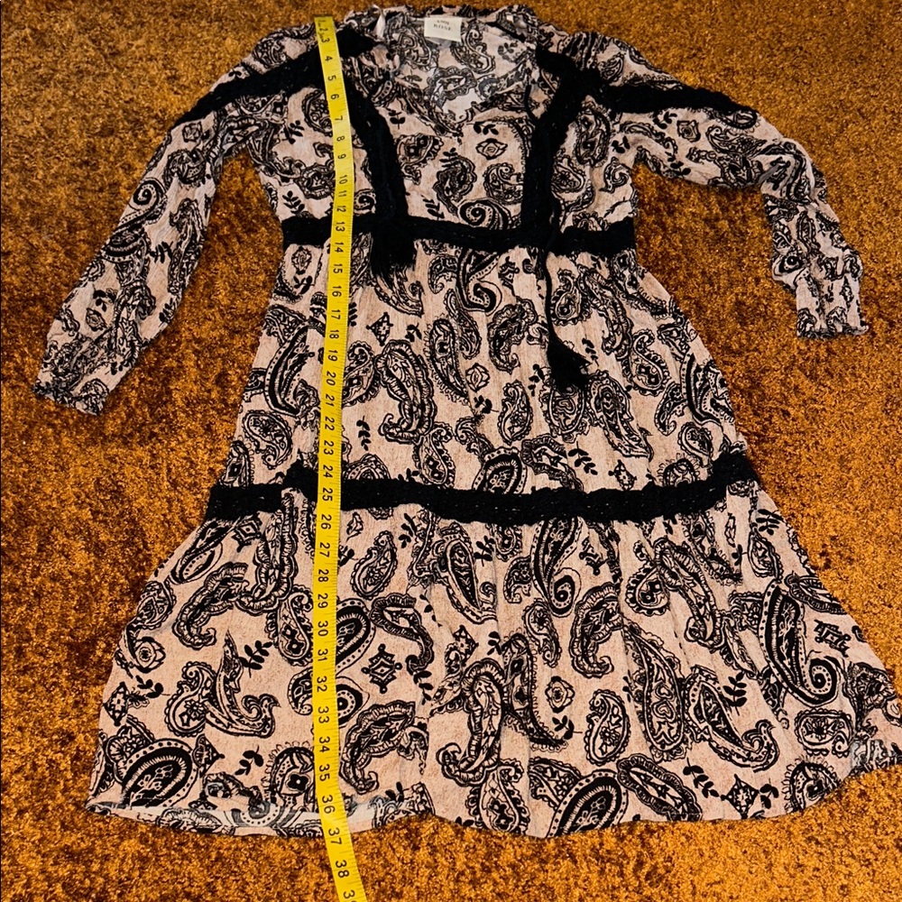 Knox Rose Black and Cream Paisley Casual Dress - Picture 3 of 6